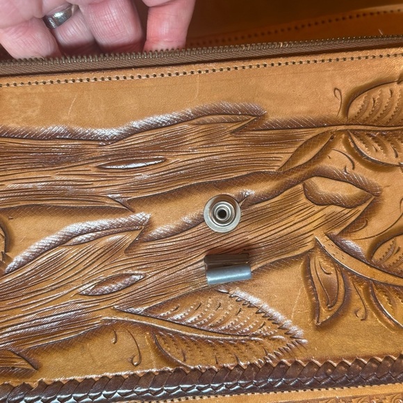 Hand tooled Leather Handbag with adjustable strap - Picture 8 of 14